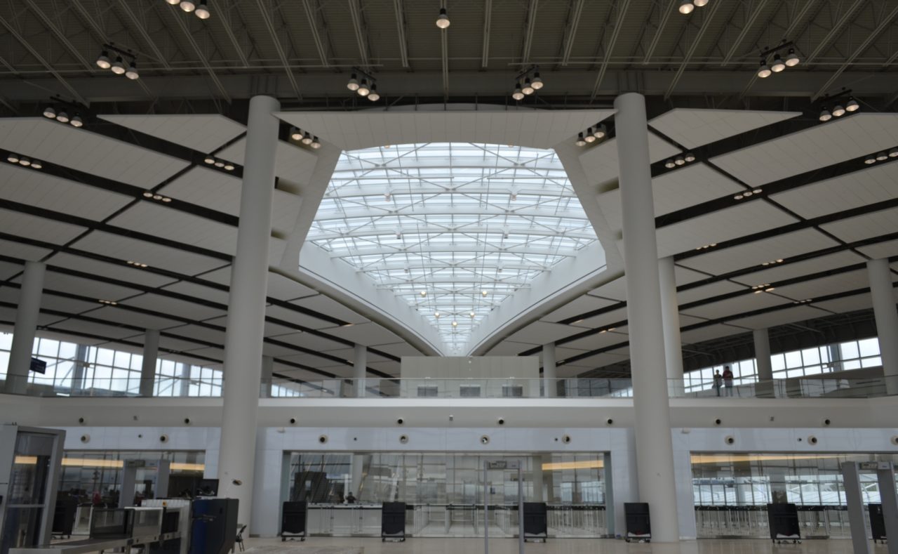 Flymsy flymsy - Louis Armstrong New Orleans International Airport